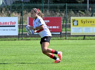 Joueuse Cadettes ballon en main 25/26