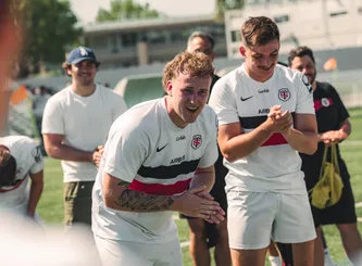 Bobby Brennan après une victoire avec les Espoirs