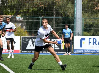 Jeune joueur de l'Association en match