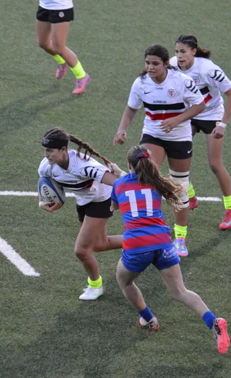 Joueuse Cadettes face à une joueuse de Blagnac