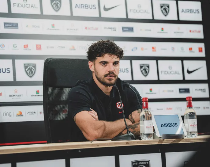Romain Ntamack en conférence de presse avant ST-RCT