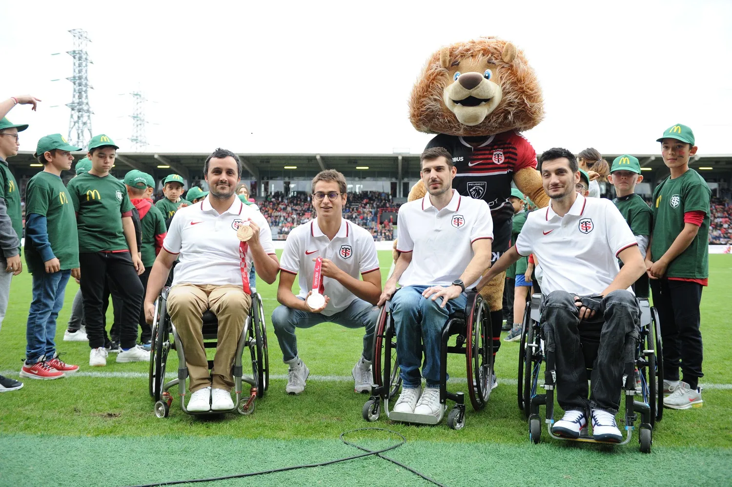 À l’occasion de la journée mondiale du handicap, le samedi 9 octobre le Stade Toulousain a eu la chance d’accueillir des médaillés paralympiques de Tokyo ainsi que les athlètes du Stade Toulousain Rugby Handisport.